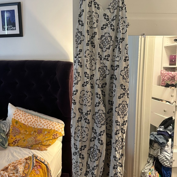 Patterned Black and White Jumpsuit - Picture 4 of 9